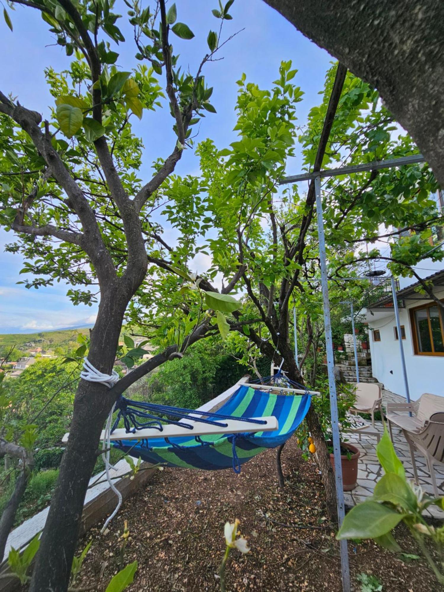 Lemon Garden Apartment-Hot Tub Jacuzzi Gjirokastër Exterior foto